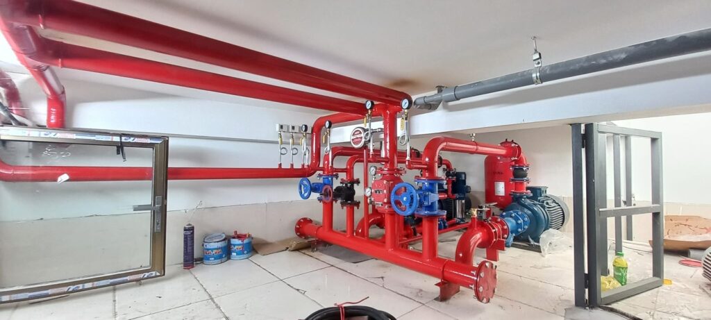 Hệ thống máy bơm chữa cháy nhà xưởng gồm nhiều bộ phận liên kết chặt chẽ và hoạt động đồng bộ Hệ thống máy bơm chữa cháy nhà xưởng gồm nhiều bộ phận liên kết chặt chẽ và hoạt động đồng bộ